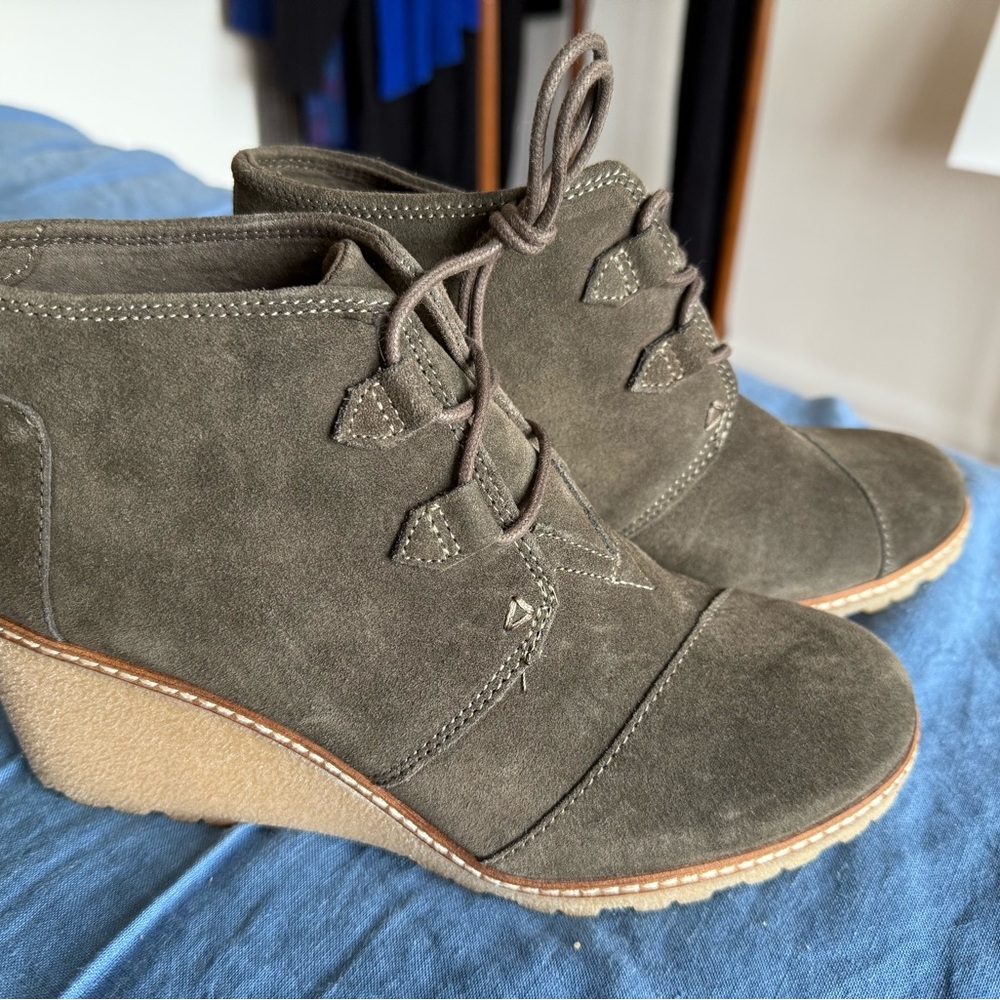 Toms wedge suede booties olive New